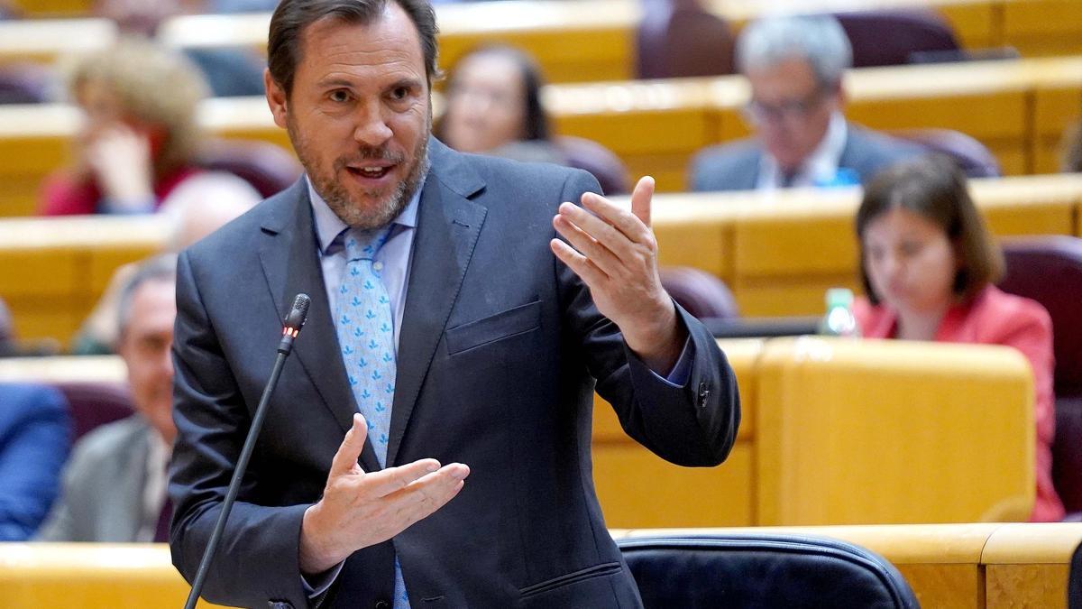 Oscar Puente durante la  Sesión de control al Gobierno en el Senado .