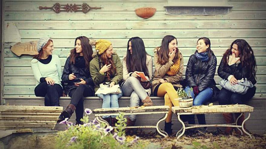 Desde la izquierda, Matilde Navarro, Iris Molina, Sandy, Elena Lázaro, Alba González, Clara de la Fuente y Sara López-Alberca, en Loughrea.