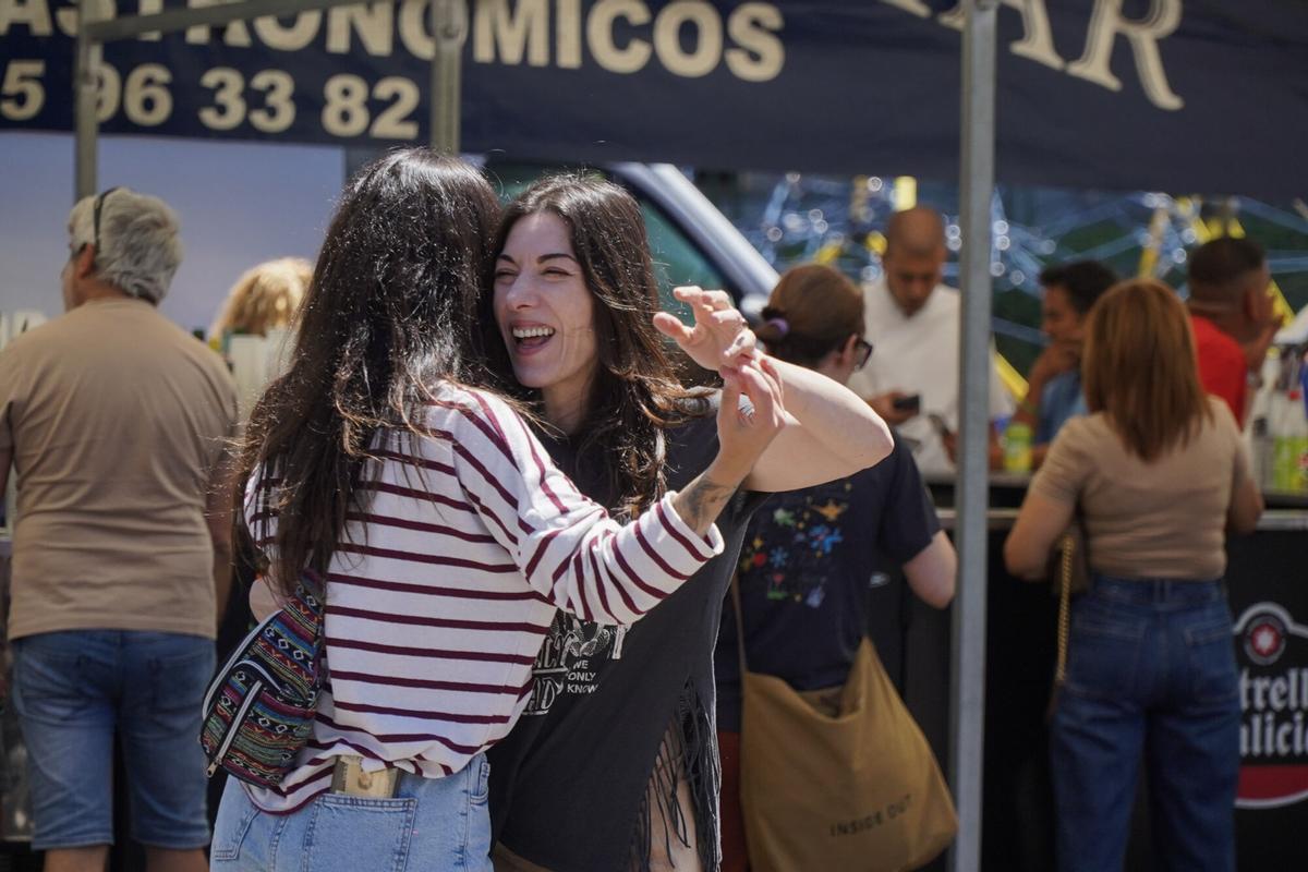 Los vecinos del barrio celebras sus fiestas con actuaciones musicales, deporte y ocio para todos los públicos, una carpa con pulpo y churrasco, además de un food truck, y atracciones de feria. Los vecinos del barrio celebras sus fiestas con actuaciones musicales, deporte y ocio para todos los públicos, una carpa con pulpo y churrasco, además de un food truck, y atracciones de feria.