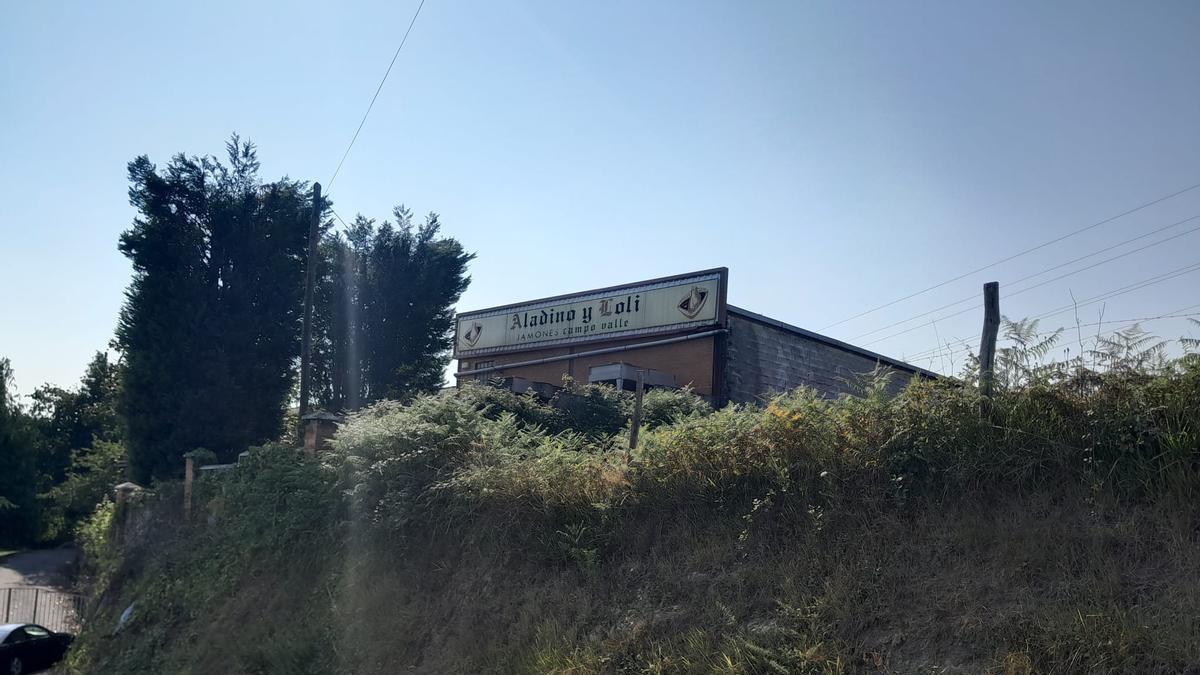 Antiguo almancén de jamones en Langreo donde se proyecta un parque de baterías
