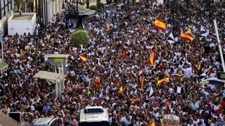 Miles de ceutíes salen a la calle al grito de “Basta ya: Ceuta no se rinde”
