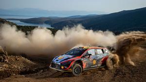 Neuville, líder provisional en Grecia