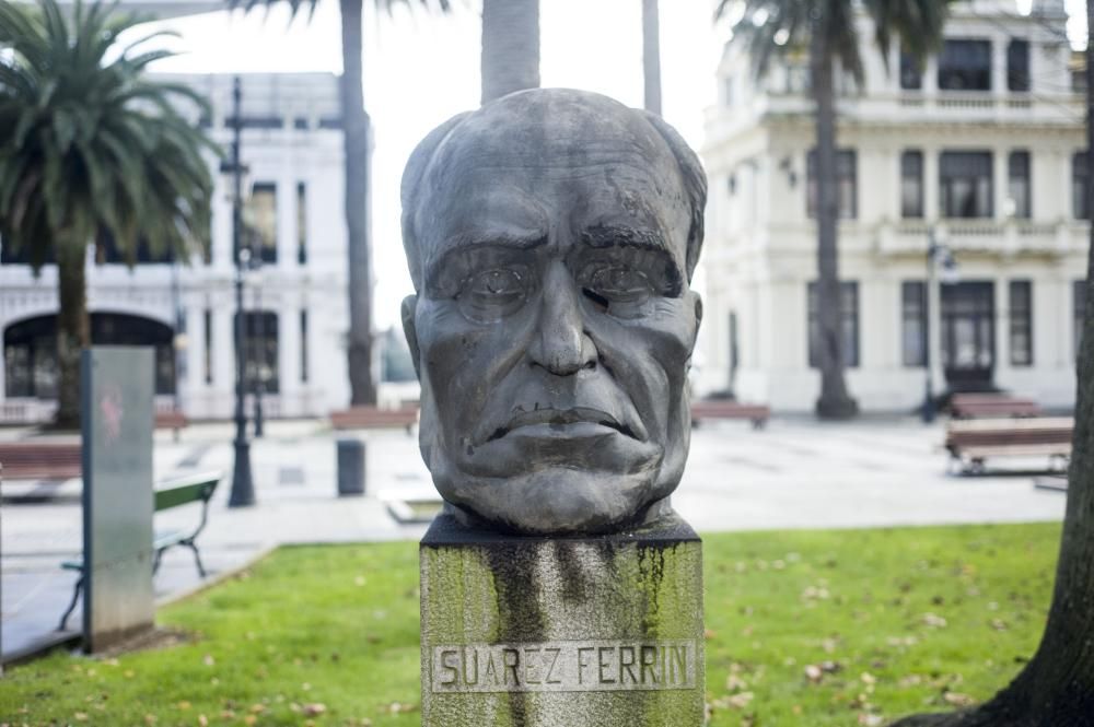 Monumentos de A Coruña pasan por el taller