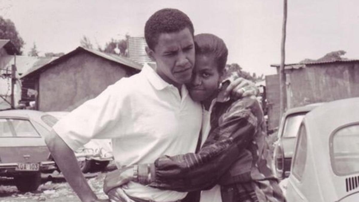 Foto de juventud de Obama y su esposa, MIchelle, que el presidente ha colgado en Twitter.