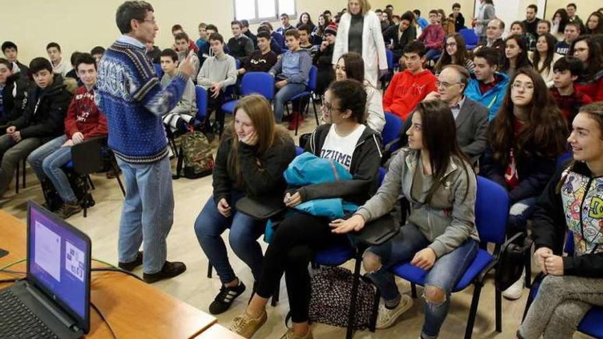 La medicina llega a los alumnos del IES Carreño Miranda