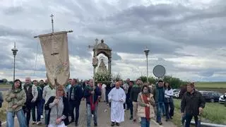 El renovado Cristo de Morales planta cara al cielo en una campa a rebosar