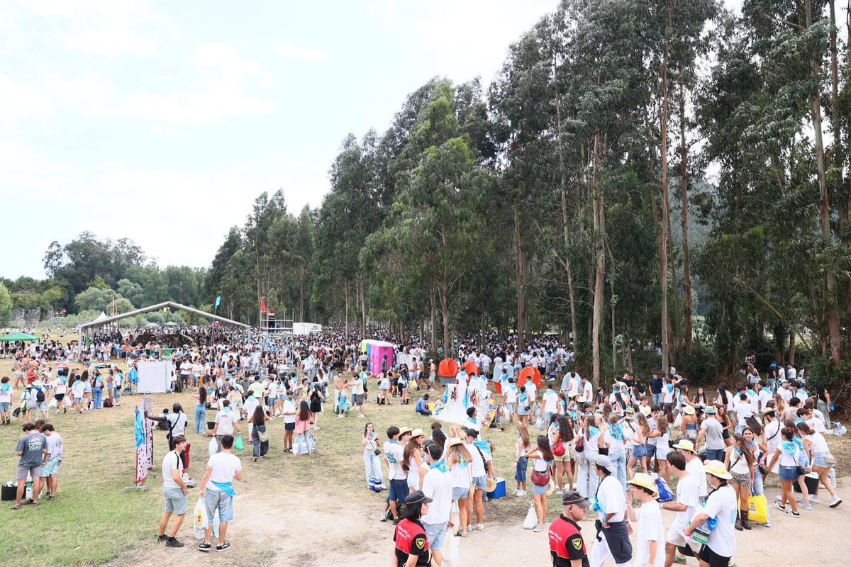 Miles de romeros toman el prao Salcéu en Pravia para celebrar el Xiringüelu Miles de romeros toman el prao Salcéu en Pravia para celebrar el Xiringüelu