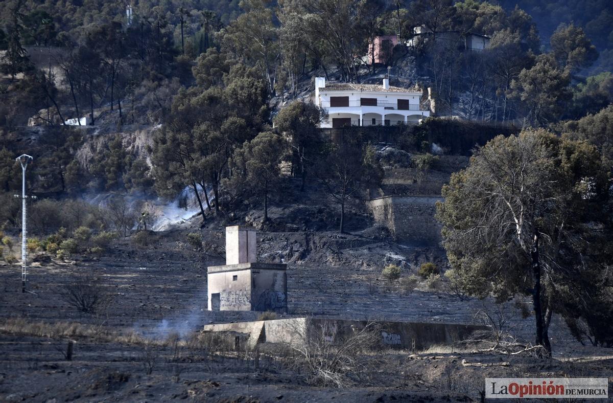 El día después del incendio de El Valle-Carrascoy, en imágenes
