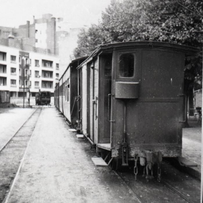 Tren aturat a l’estació de Girona als anys seixanta