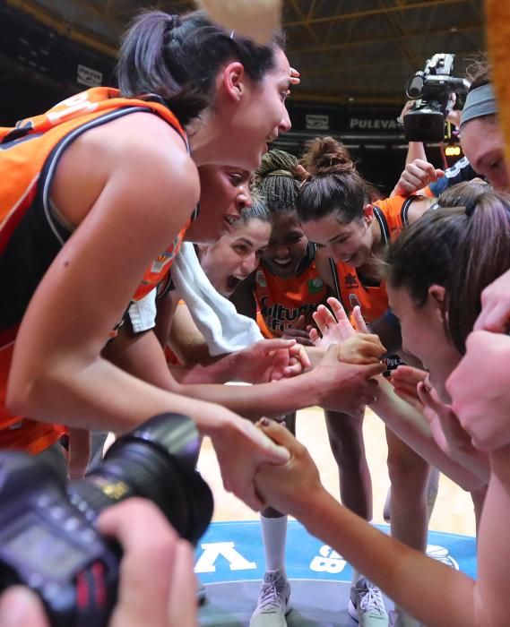 Celebraciones del Valencia Basket tras el pase a la semifinal