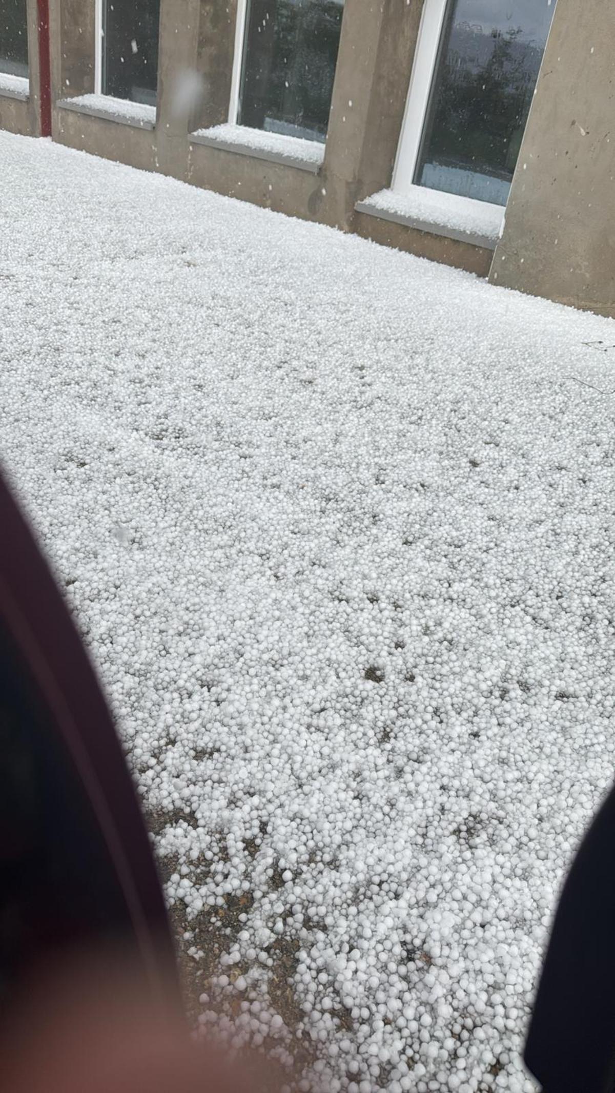 Momento de la granizada en la capital de Els Ports.