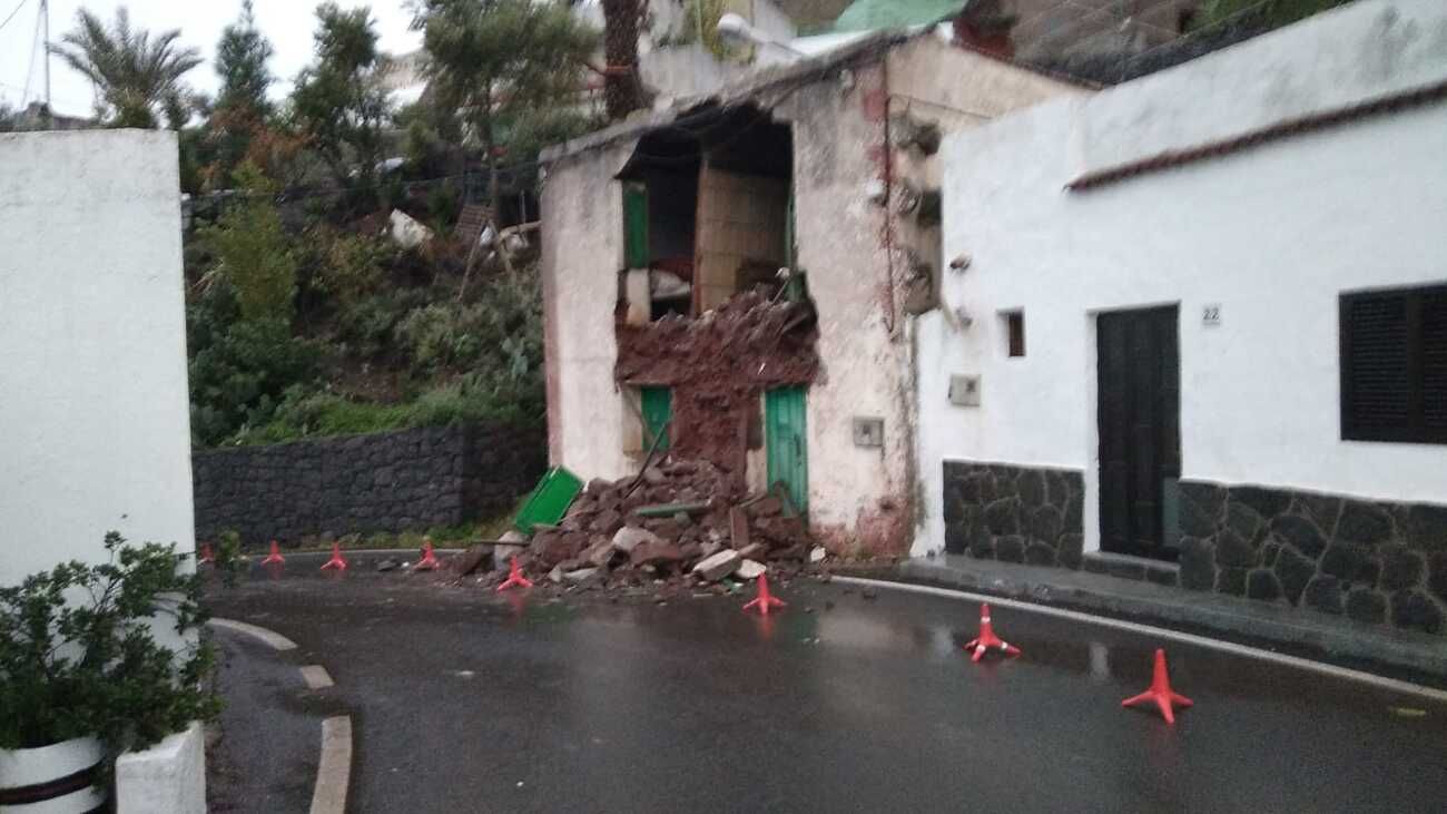 Derrumbe de la fachada de una vivienda en Juncalillo de G�ldar.jpeg