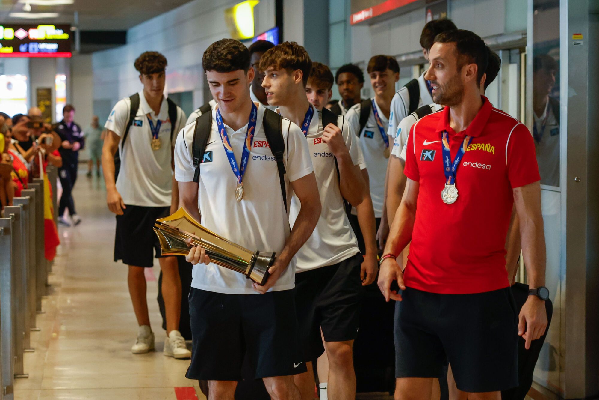 Guillermo del Pino regresa con el trofeo de campeón de Europa sub-18