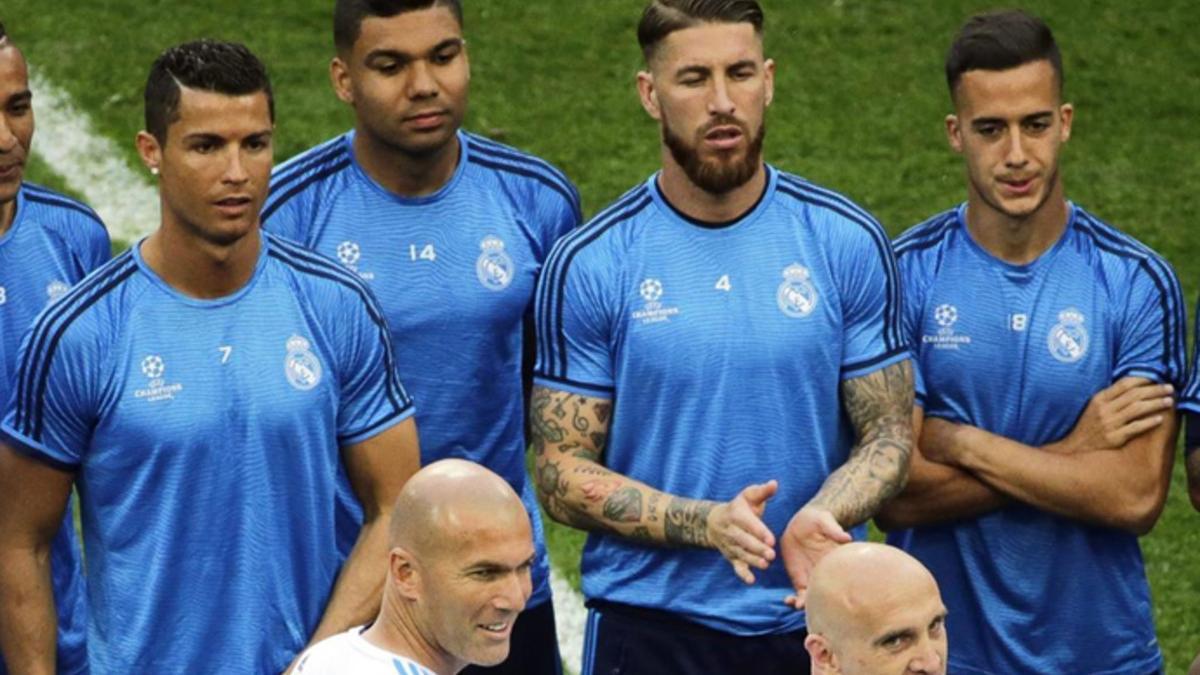 Sergio Ramos, segundo por la derecha, en el entrenamiento previo a la final de la Champions Real Madrid - Atlético