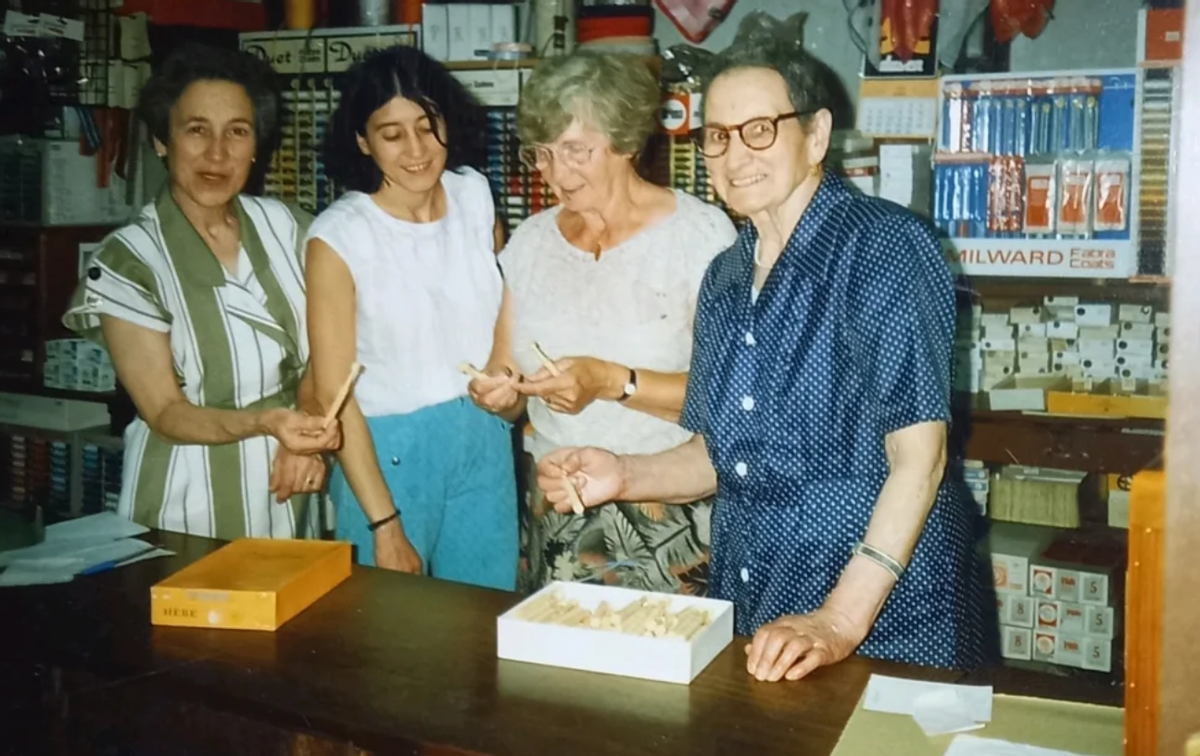 Leopolda (derecha) y María Luisa (izquierda), abuela y madre de los actuales propietarios de Algui.