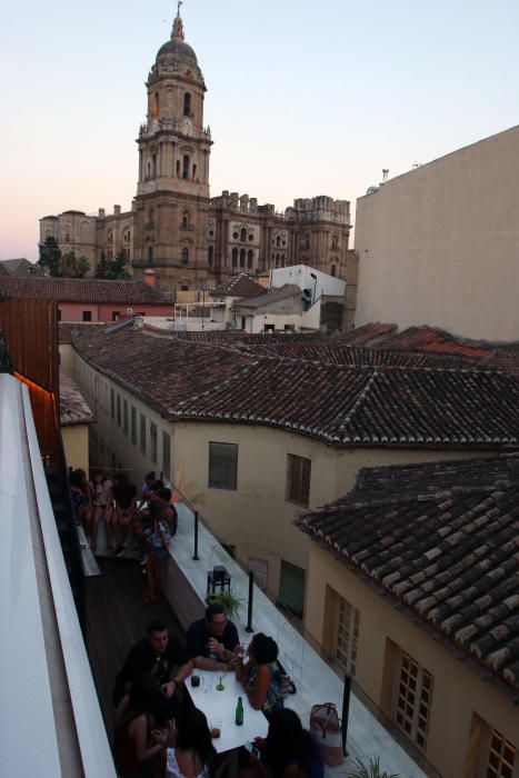 La Terraza Chinitas, en el pasaje del mismo nombre.