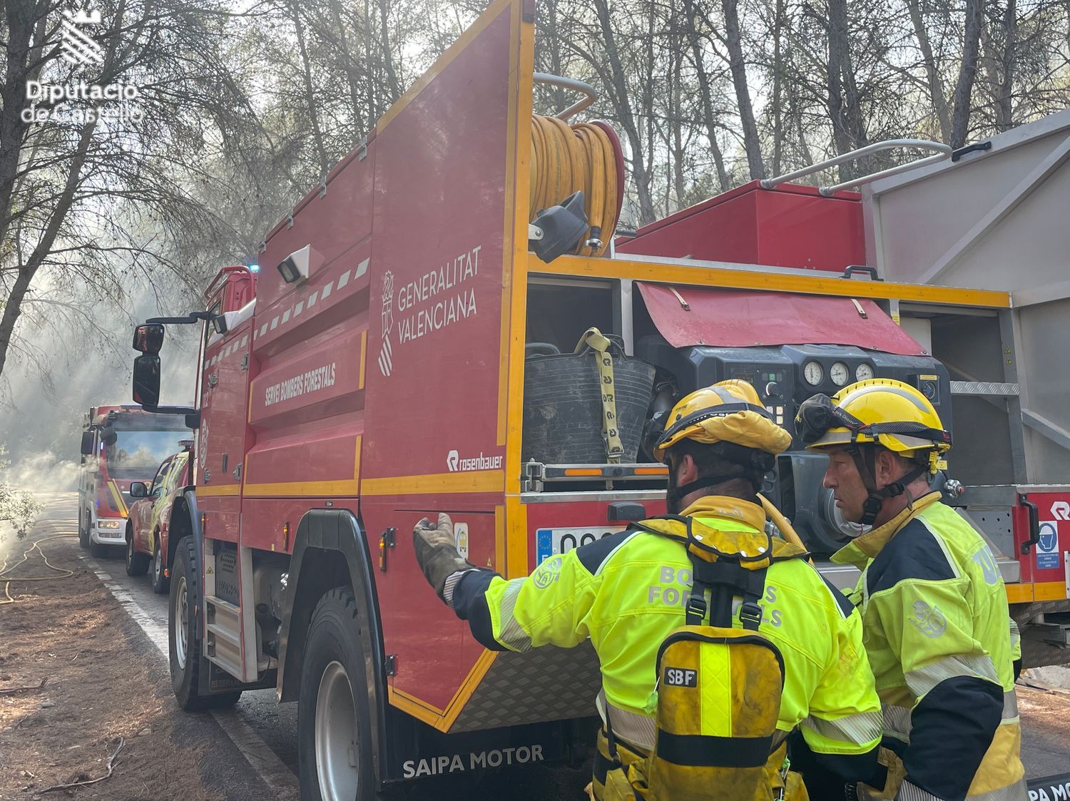 Lucha contra el incendio en el pantano de Sitjar, en Onda