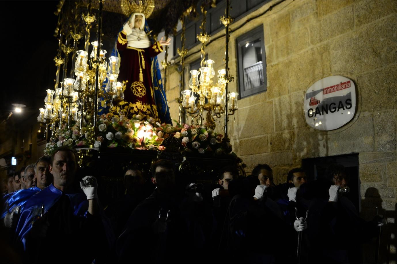 Cangas sintió el calor de la Virgen de los Dolores