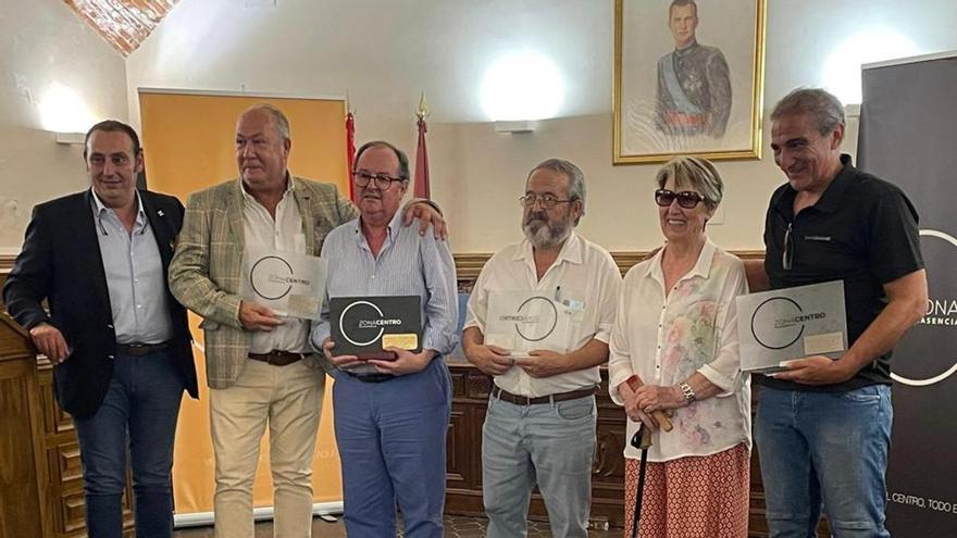 La Asociación de Comerciantes Zona Centro de Plasencia recibe el Premio Nacional de COCAHI por su labor en el comercio tradicional
