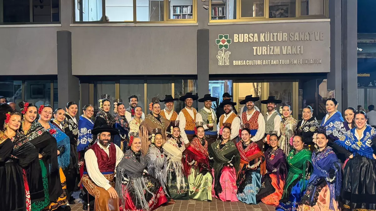 El grupo Renacer de Badajoz recibe el premio especial del público en el festival folklórico de Bursa (Turquía)