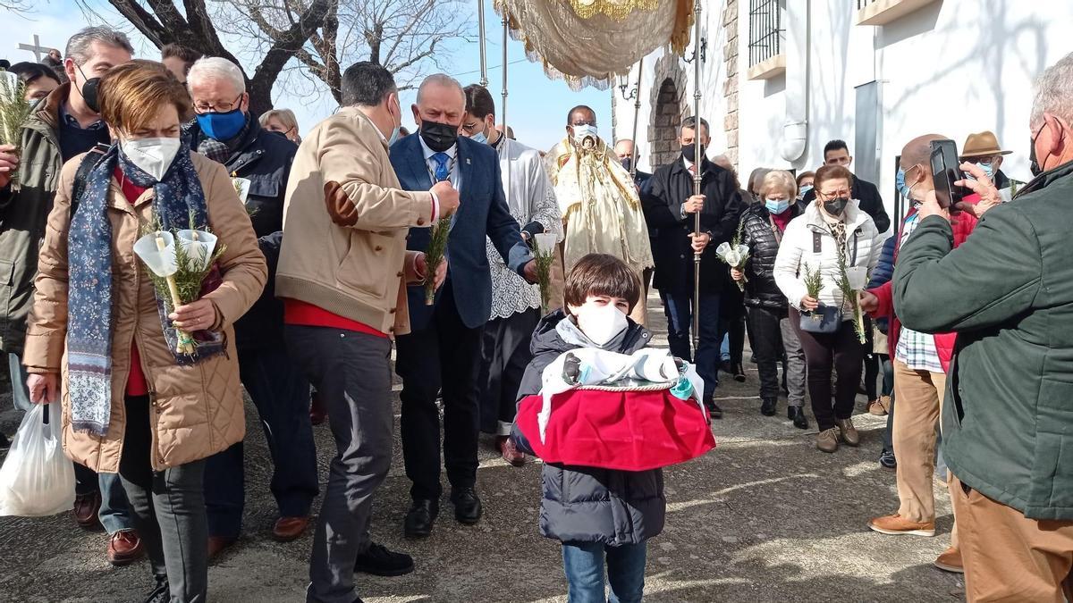 Numerosos fieles han acudido a la romería y la procesión.