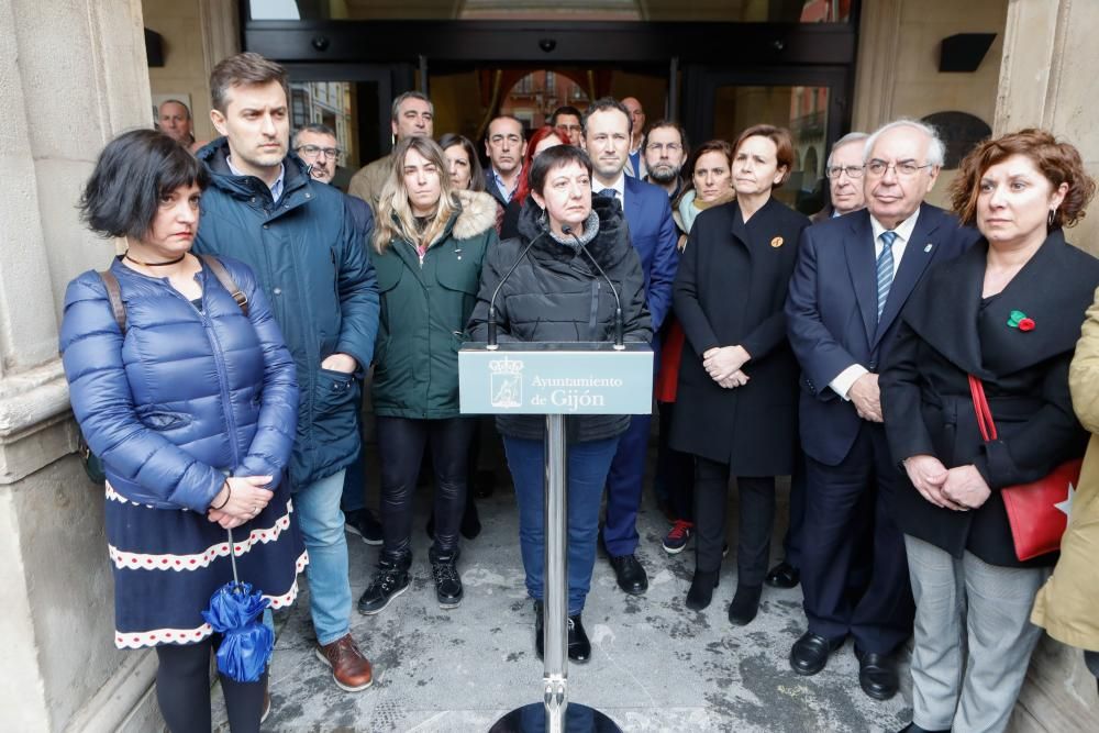 Emotivo minuto de silencio en Gijón por Paz Fernández