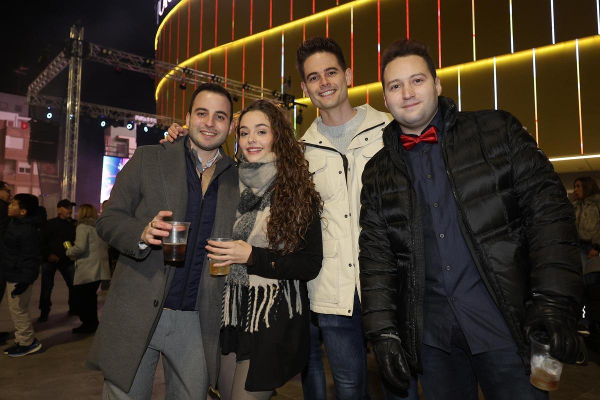 Galería de imágenes: Tardeo en la plaza del Estadio de la Cerámica de Vila-real