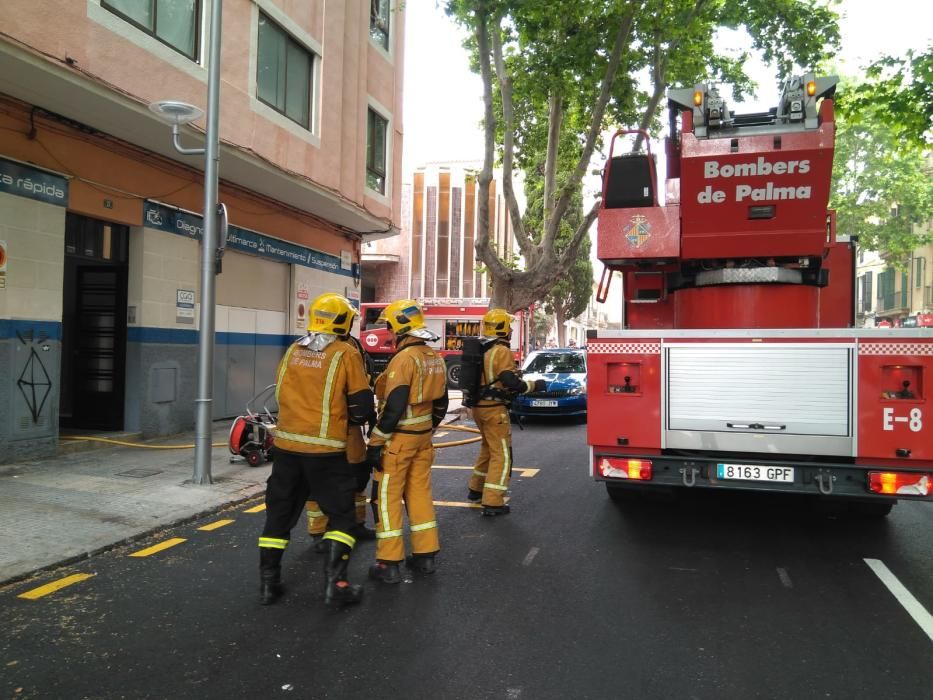 Una decena de vecinos, desalojados por un incendio en Palma