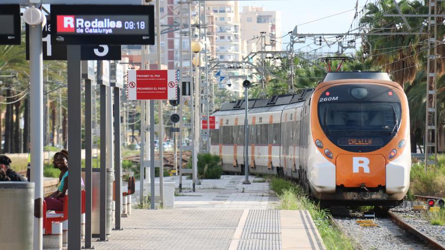 S&#039;estén el pànic en un tren de Rodalies després de les amenaces d&#039;un home amb un martell