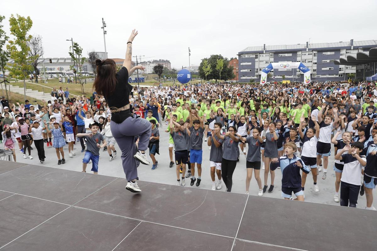 Body combat, coreografías, visitas de deportistas: así se mueven en Oviedo por los hábitos saludables más de 1.500 niños y niñas, en imágenes