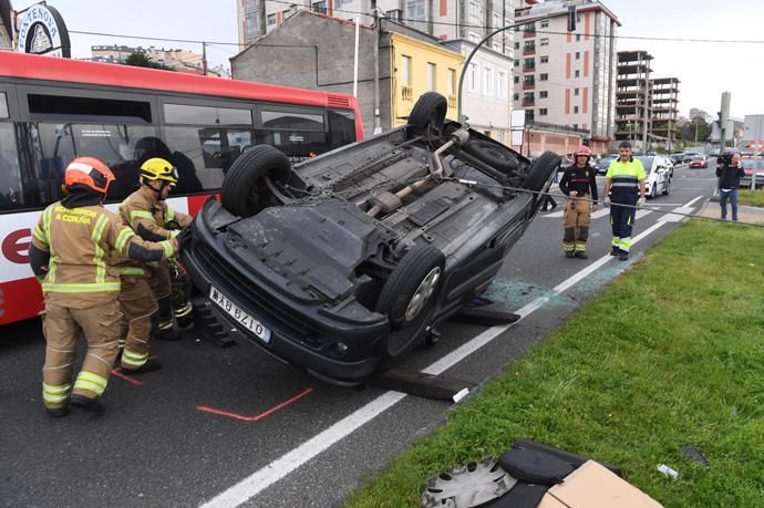 Aparatoso accidente en la avenida de Finisterre