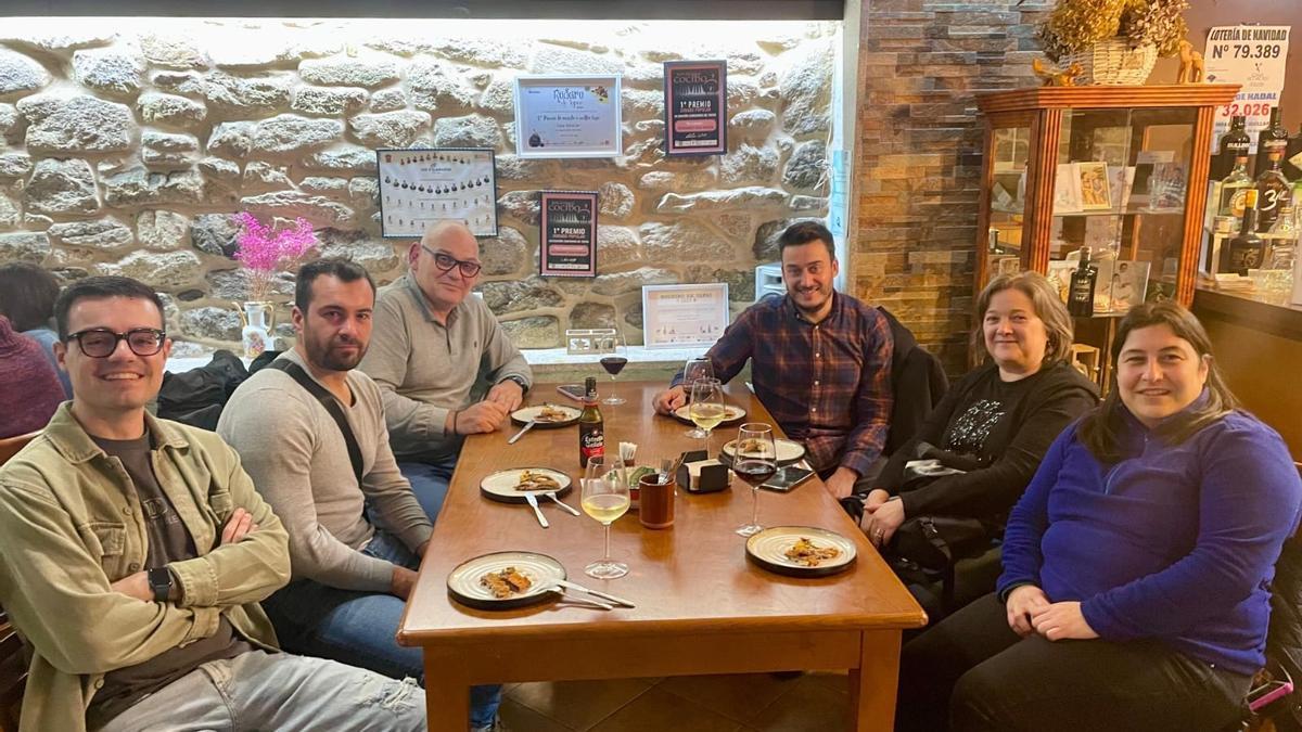 Clientes, en uno de los locales del Rodeiro de Tapas.