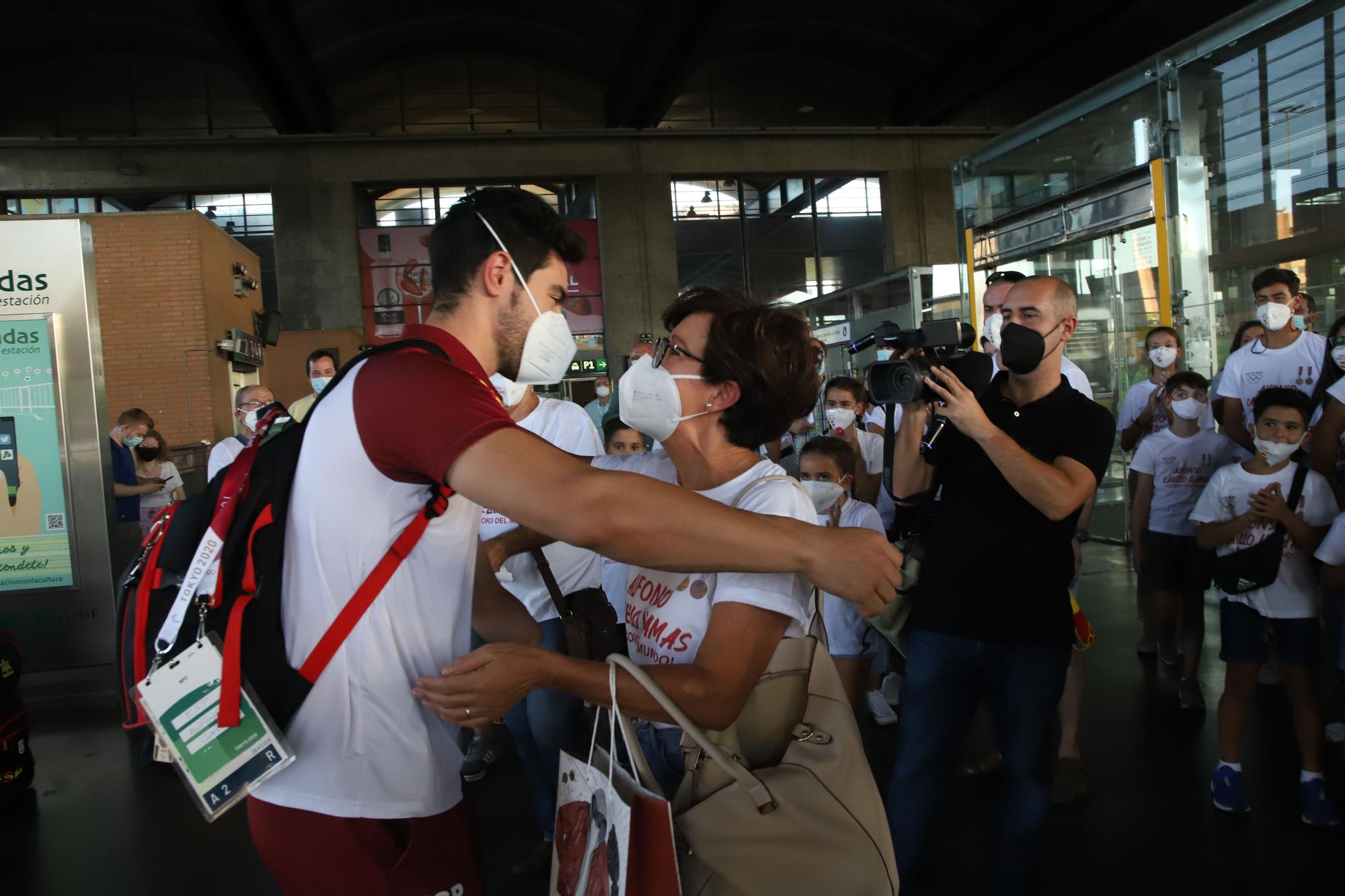 Gran recibiemiento al campeón paralímpico, Alfonso Cabello, a su llegada a Córdoba