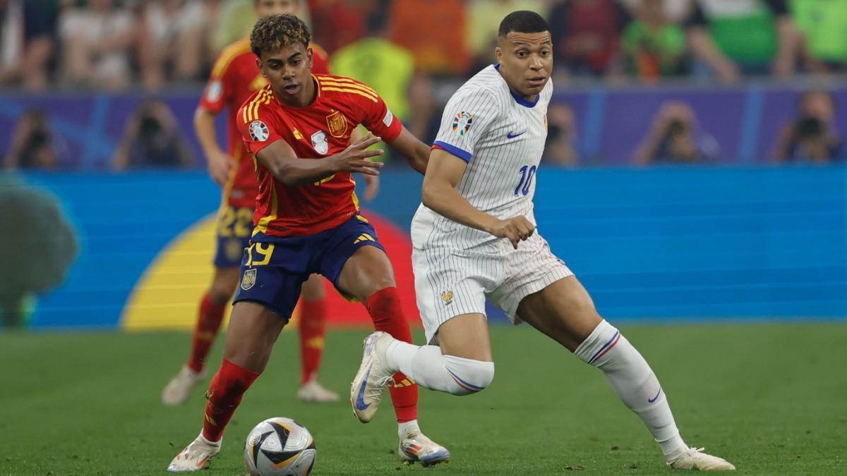 Lamine Yamal y Mbappé, durante las semifinales de la Eurocopa 2024