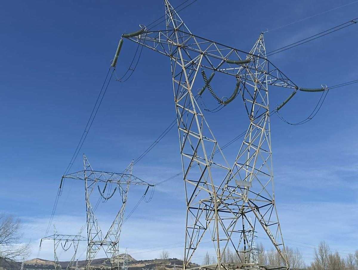 Una torre de la red de transporte de electricidad.