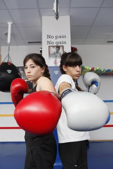 Las asturianas Aida Llada, de 14 años, y Andrea Mateos, de 19, campeonas de España de boxeo femenino