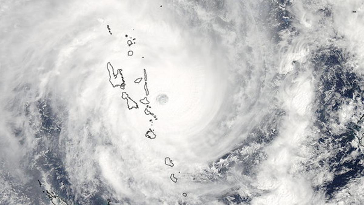 El ciclón 'Pam', a su paso por Vanuatu, en una imagen tomada por un satélite de la NASA
