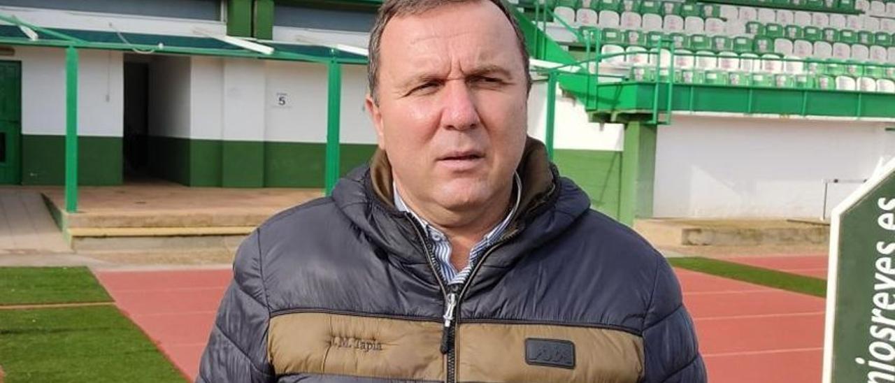 José María Tapia, en el estadio Villanovense.