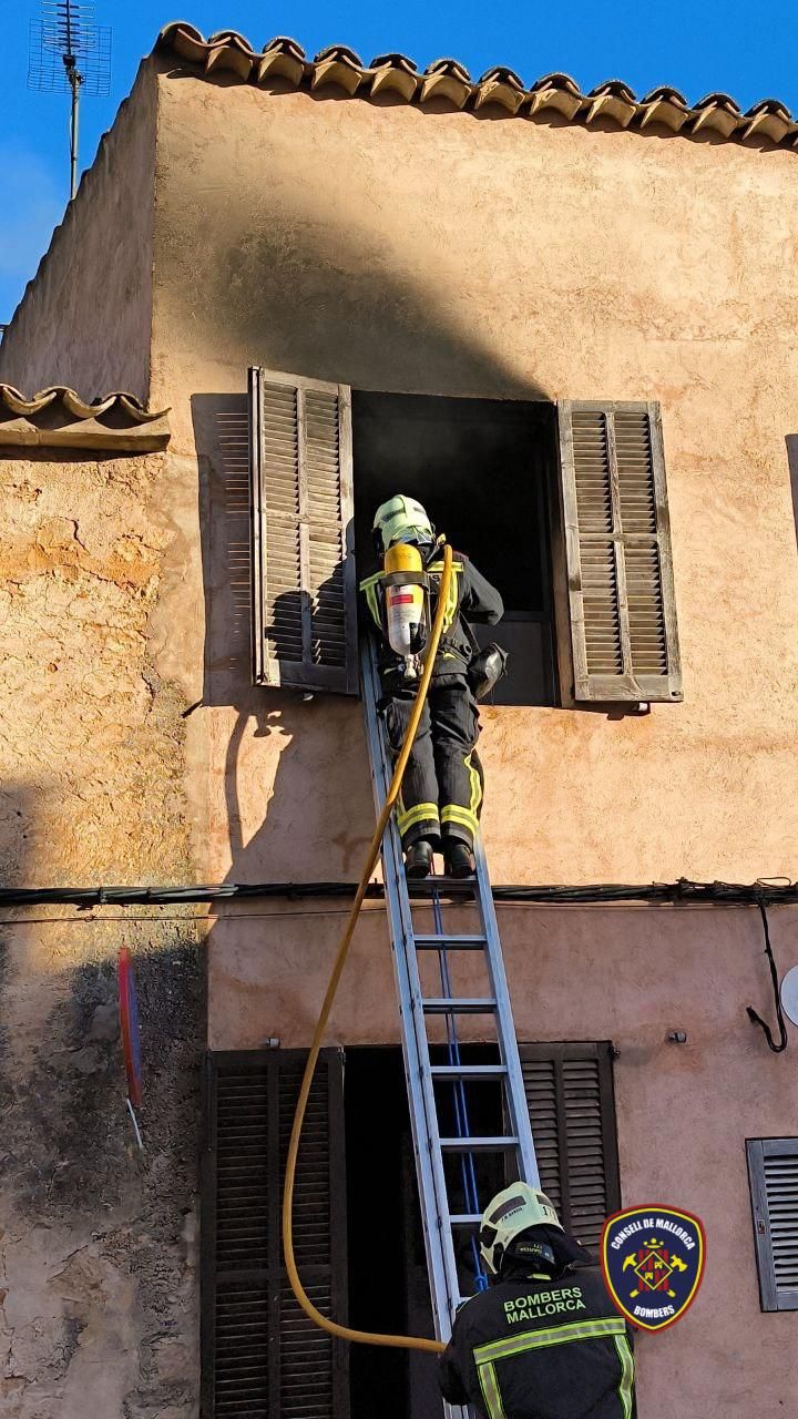 Un incendio destruye una vivienda en Santanyí