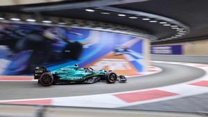 Fernando Alonso rodando en la pista de Yas Marina