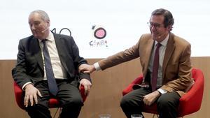 El ministro Jordi Hereu y Antonio Garamendi, CEOE, en la Feria de turismo Fitur.