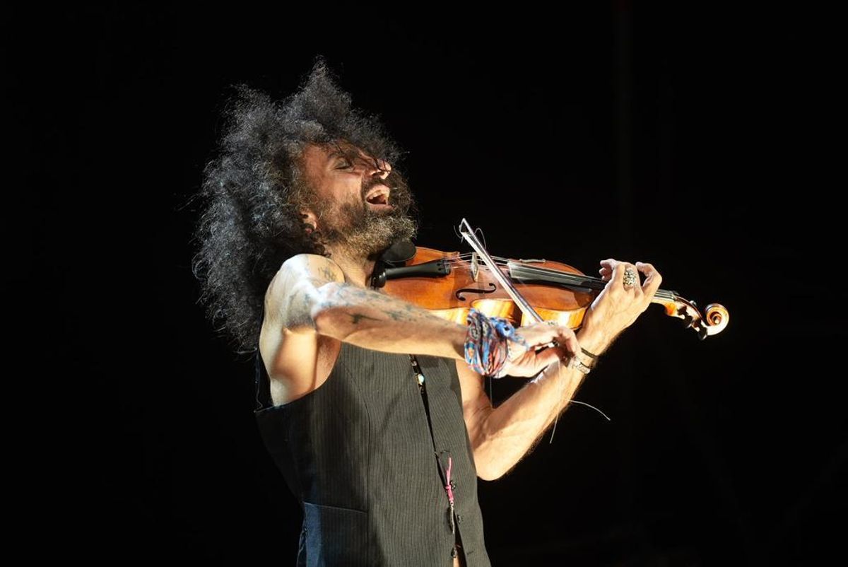 El violinista Ara Malikian durante su actuación en el festival Slow Pozoblanco.