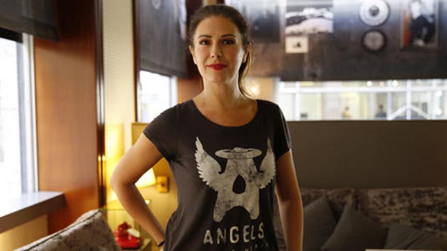 Lara Siscar: "Salir en la tele es una ventaja, hace que la gente sienta curiosidad por tu libro. ¿Por qué dejarla pasar?"