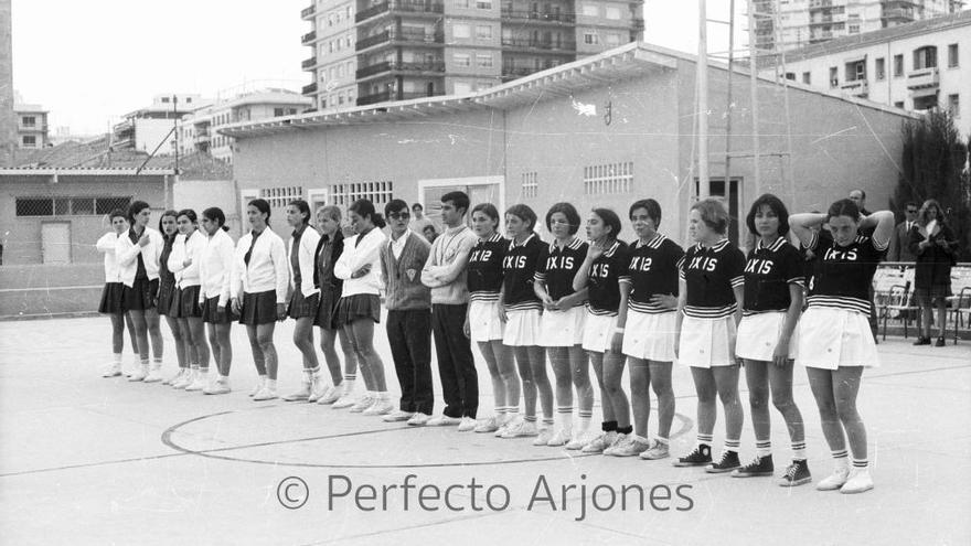 San Miguel de Salinas busca petróleo y Félix Rodríguez de la Fuente llega a Alicante