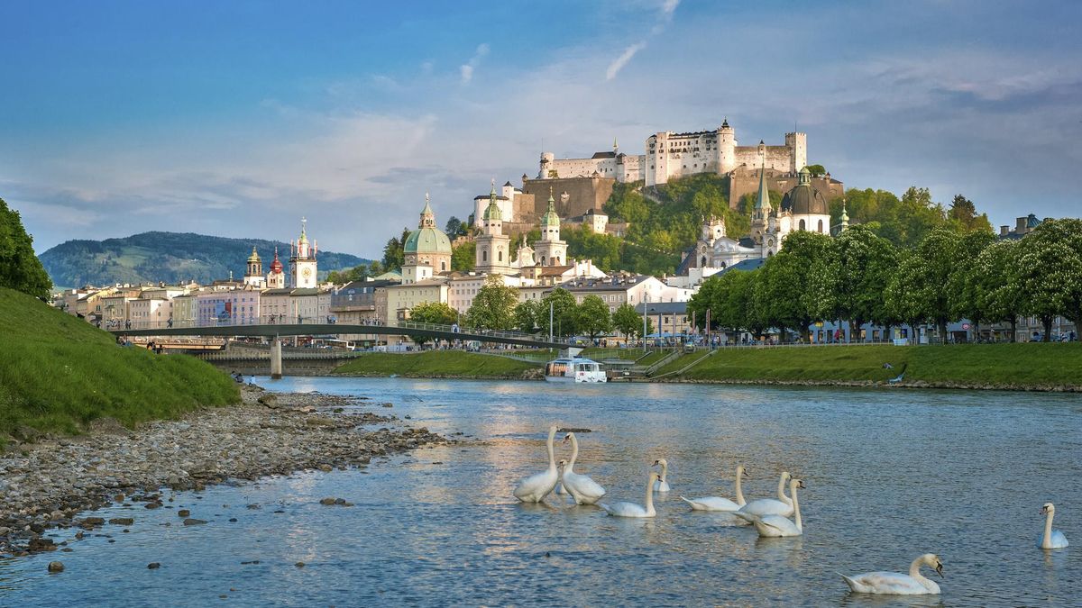 Vista de Salzburgo con la Fortaleza Hohensalzburg en lo alto.