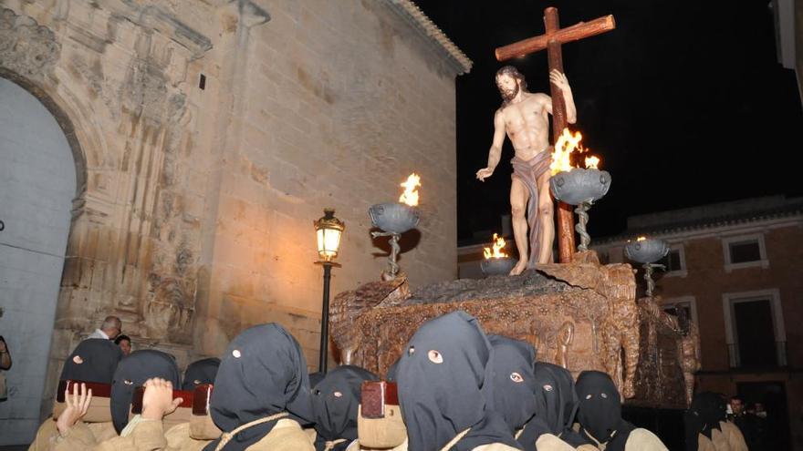 Jesús, abriendo las puertas de los infiernos en la Procesión Magna.