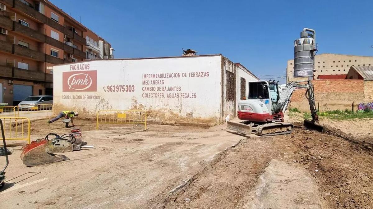 Obras en el polígono de l'Estació de Paiporta.