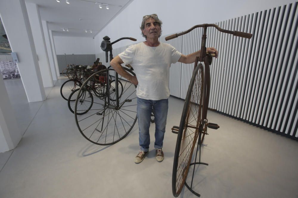 Exposición de bicicletas en la antigua estación de