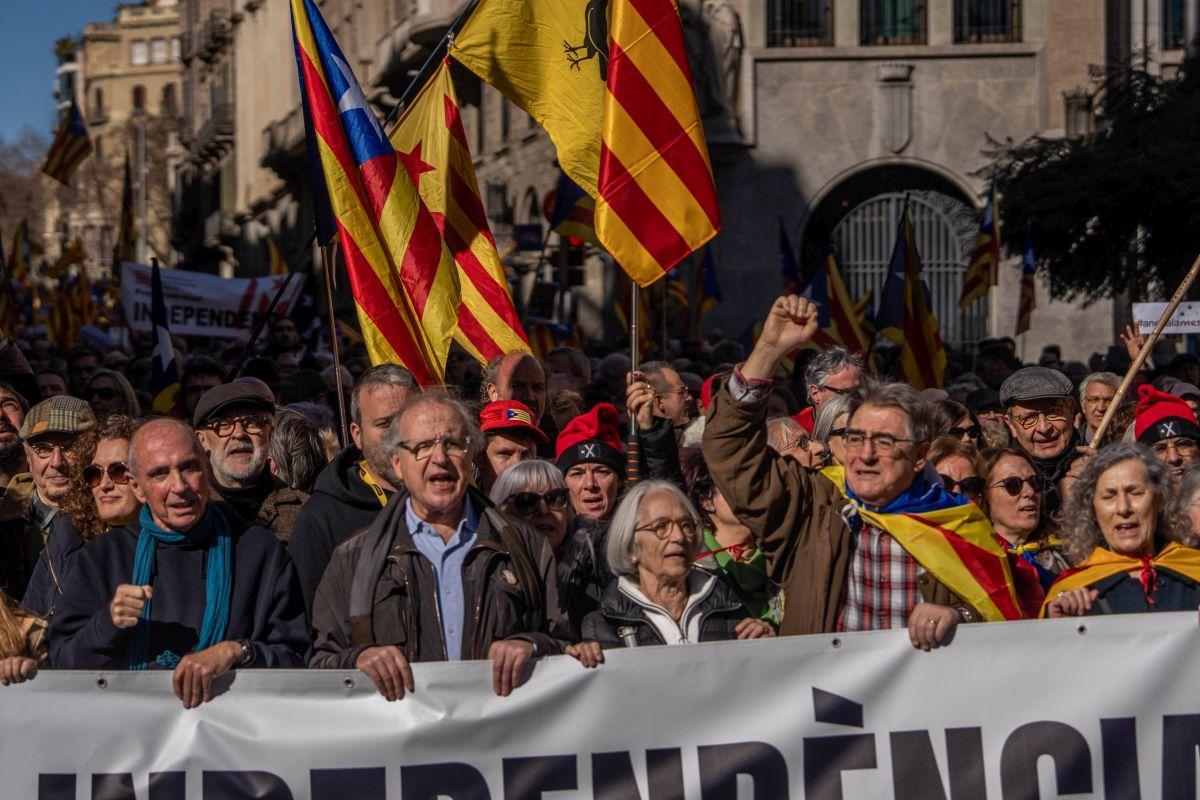 Los partidos y entidades independentistas arremeten contra el Govern y el Estado por Rodalies