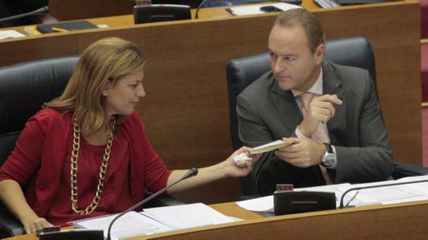 Fabra junto a Sánchez de León en la sesión de control, ayer en las Cortes Valencianas.